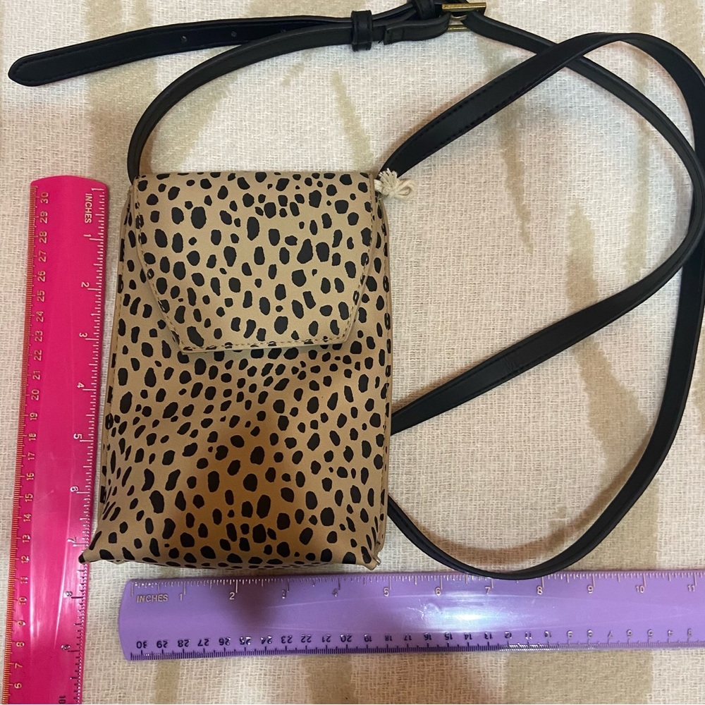 Purse crossbody. Adjustable strap. Like new - Picture 7 of 7